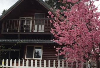 Yun Hsiang Zhan Chalet has Balcony rooms