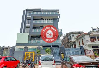 OYO Townhouse 75987 Sector 30 allows 18 year olds to book a room