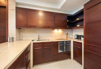 Abogo Apartment Resort Beach Da Nang has rooms with a private hot tub