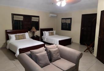 Valle Escondido Wellness Resort has rooms with a private hot tub