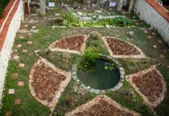 La Belle Etoile has Balcony rooms