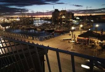 Sur le port has Balcony rooms
