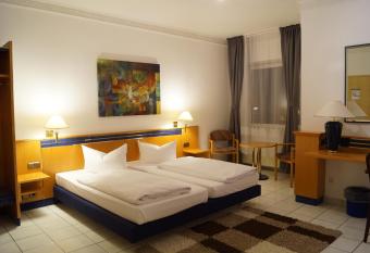 Hotel Rahlstedter Hof allows 18 year olds to book a room