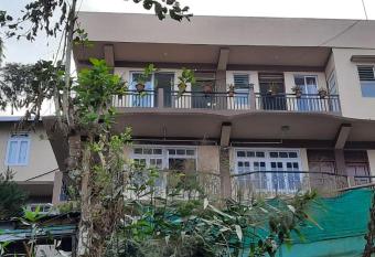 Seven Hills Homestay has Balcony rooms