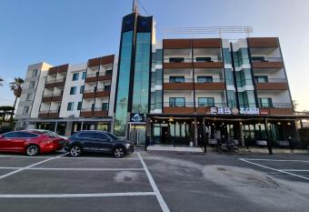 Sea Cliff Hotel Jeju has Balcony rooms