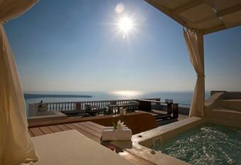 Luxury Santorini Villa Sunset Villa Jacuzzi Panoramic SunsetSea View 4 BDR Oia has rooms with a private hot tub