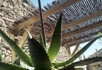 la Porte bleue has Balcony rooms