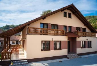 Casa Ilies has Balcony rooms