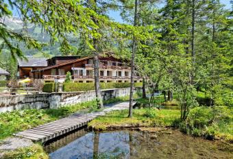 H  tel Les Sources has Balcony rooms