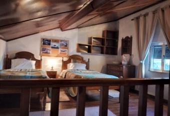 Casa da Av   Maria, Largo de Santo Ant  nio, n 97395AL has Balcony rooms