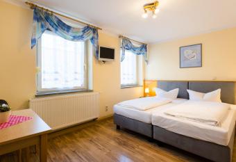 Pension & Ferienwohnungen T  pferst  b l has Balcony rooms