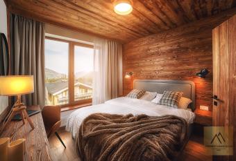 Apartment Claudie de Luxe has Balcony rooms