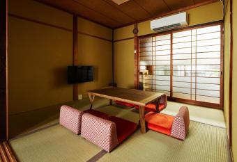 Kyoto Cosy House 1946 by YADORU KYOTO HANARE has Balcony rooms