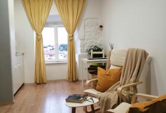 Studio Apartman   Nicole   allows 18 year olds to book a room