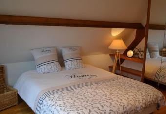 Studio du Domaine de la Petiti  re has Balcony rooms