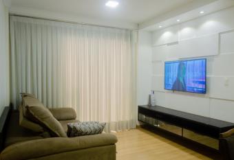 No CENTRO de Cascavel, atras do Ibis, confortavel e bom gosto has Balcony rooms