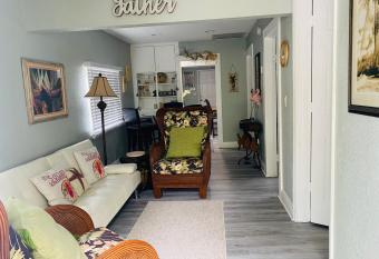 3 Bedroom House Close to Downtown and Beach Gated Backyard Canopy Lounge Area Patio Grill Firepit has Balcony rooms