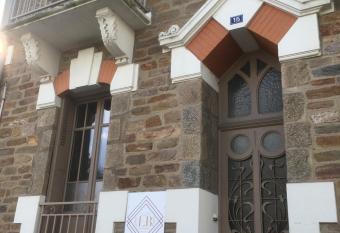 Les Bruy  res allows 18 year olds to book a room