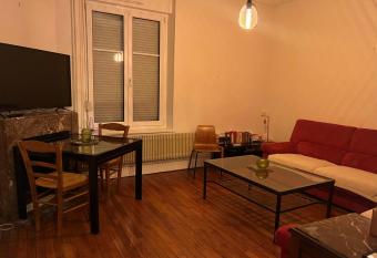 Le Campus Victoria II - Train Station & Isabey St - 75m2 allows 18 year olds to book a room