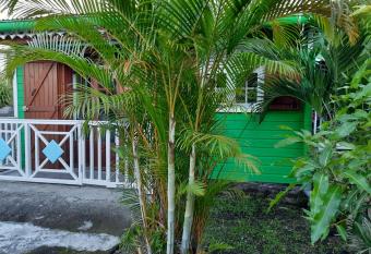 La kaz cr  ole 2 allows 18 year olds to book a room