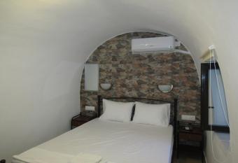 KOTRONAS FLOWER has Balcony rooms