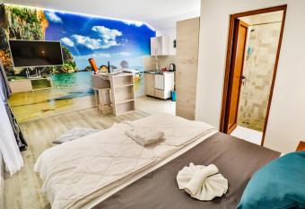 Simo apartments airport Podgorica has Balcony rooms