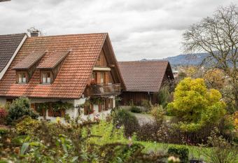 Apfelbl  te has Balcony rooms