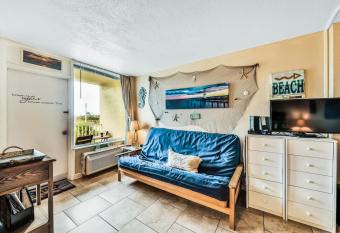 Ocean Jewel Condos has Balcony rooms