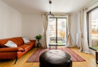 3 p 60 M2 Lesapparts Paris-Clichy terrasse   quip  e et wifi gratuit has Balcony rooms