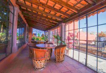 Hotel Mansi  n Virreyes by Rotamundos allows 18 year olds to book a room