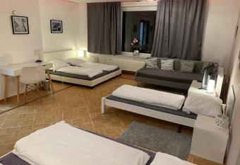 AschaffApartment 4 Schlafzimmer bis 10 Personen bei Aschaffenburg allows 18 year olds to book a room