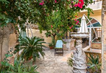 Ca Na Pereta has Balcony rooms