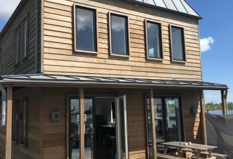 Kaap Hoorn Club Bed en Breakfast allows 18 year olds to book a room