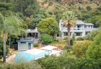 The Cliffside Boutique Getaway allows 18 year olds to book a room