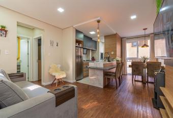 Apartamento Montenegro 1 quadra da Catedral allows 18 year olds to book a room