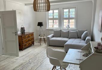 Appartements im Katzensteinhaus allows 18 year olds to book a room