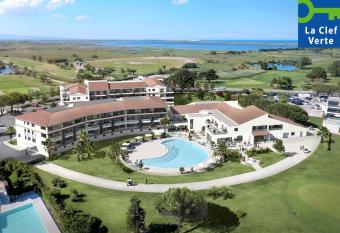 R  sidence Pierre & Vacances Premium Horizon Golf allows 18 year olds to book a room