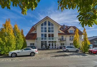 Landhaus M  ller allows 18 year olds to book a room