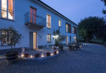 Agriturismo Albarossa allows 18 year olds to book a room