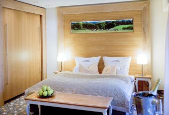 Landhotel Napoleon has Balcony rooms