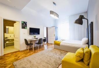 Eat IT cozy downtown apartments allows 18 year olds to book a room