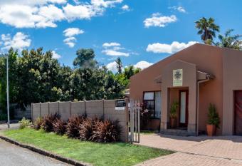 Antiqua Cottage allows 18 year olds to book a room