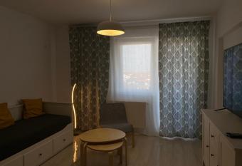 Deluxe Single Room Apartament allows 18 year olds to book a room