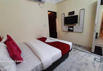 Hotel Sun Bright allows 18 year olds to book a room