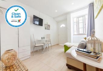 Governors Row Studios allows 18 year olds to book a room