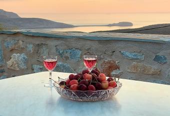 Elgina Apartments2 MANI has Balcony rooms