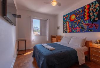 Casa no Tatuap   com Garagem e portao autom  tico has Smoking rooms