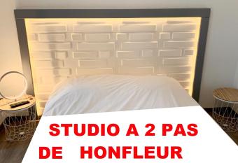 FORMISTUDIO II allows 18 year olds to book a room