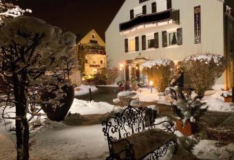 Air Muc Park Sleep & Fly has Balcony rooms