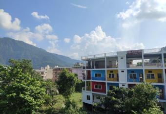 Hill Hoppers Hotel has Balcony rooms